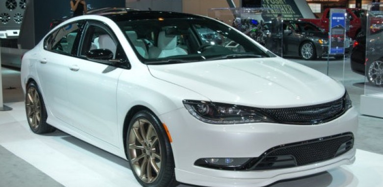 Who makes chrysler 200