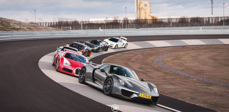 Picking up two Porsche 918 Spyders by three Bugatti Veyrons
