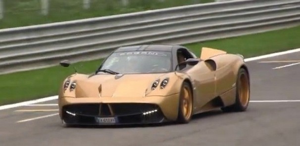 Pagani Huayra dressed in Gold - Track Killer