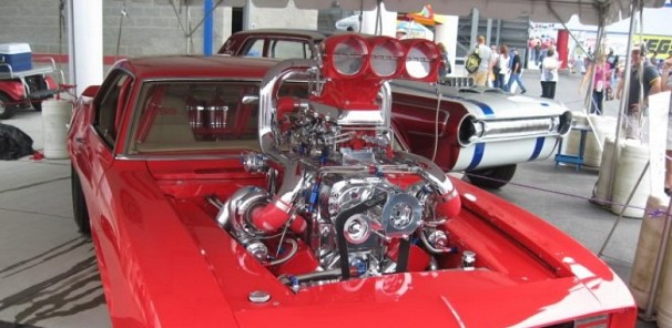 CarVerse Tech: Turbocharging vs. Supercharging