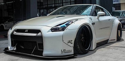 Liberty Walk Widebody Pearl White GT-R