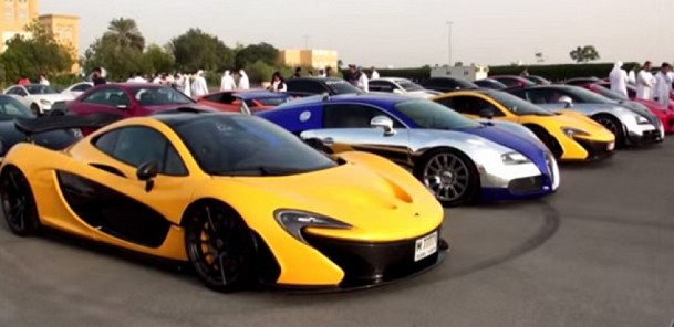 Drag Race: McLaren P1 VS Bugatti Veyron