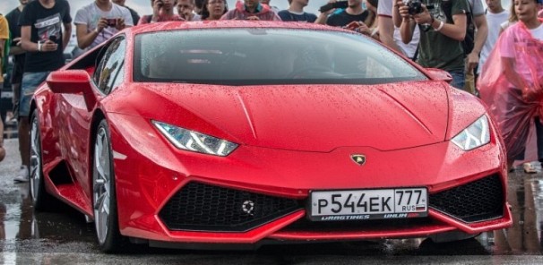 Lamborghini Huracan vs Porsche 911 Turbo vs Audi TT RS Dog Fight!