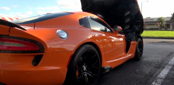 Modified 2014 Viper battles GTR and C6 Z06 - STREET RACE